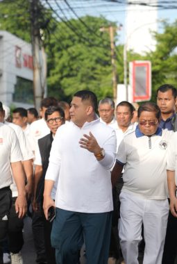 Munafri Dampingi Menteri Pertanian RI di Rangkaian Jalan Sehat, Pasar Murah, dan Layanan Kesehatan Gratis KKSS