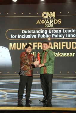 Bulan Memimpin, Munafri-Aliyah Persembahkan Dua Penghargaan Nasional untuk Kota Makassar