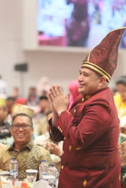 Munafri–Aliyah Hadiri Mukernas & HUT ke-49 KKSS, Tegaskan Peran Besar Warga Sulsel untuk Bangsa