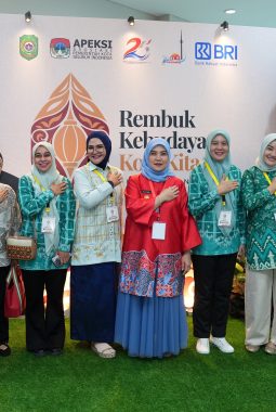 Wawali Aliyah Mustika Ilham Angkat Pesona Pinisi dan Kuliner Makassar di Forum APEKSI Singkawang
